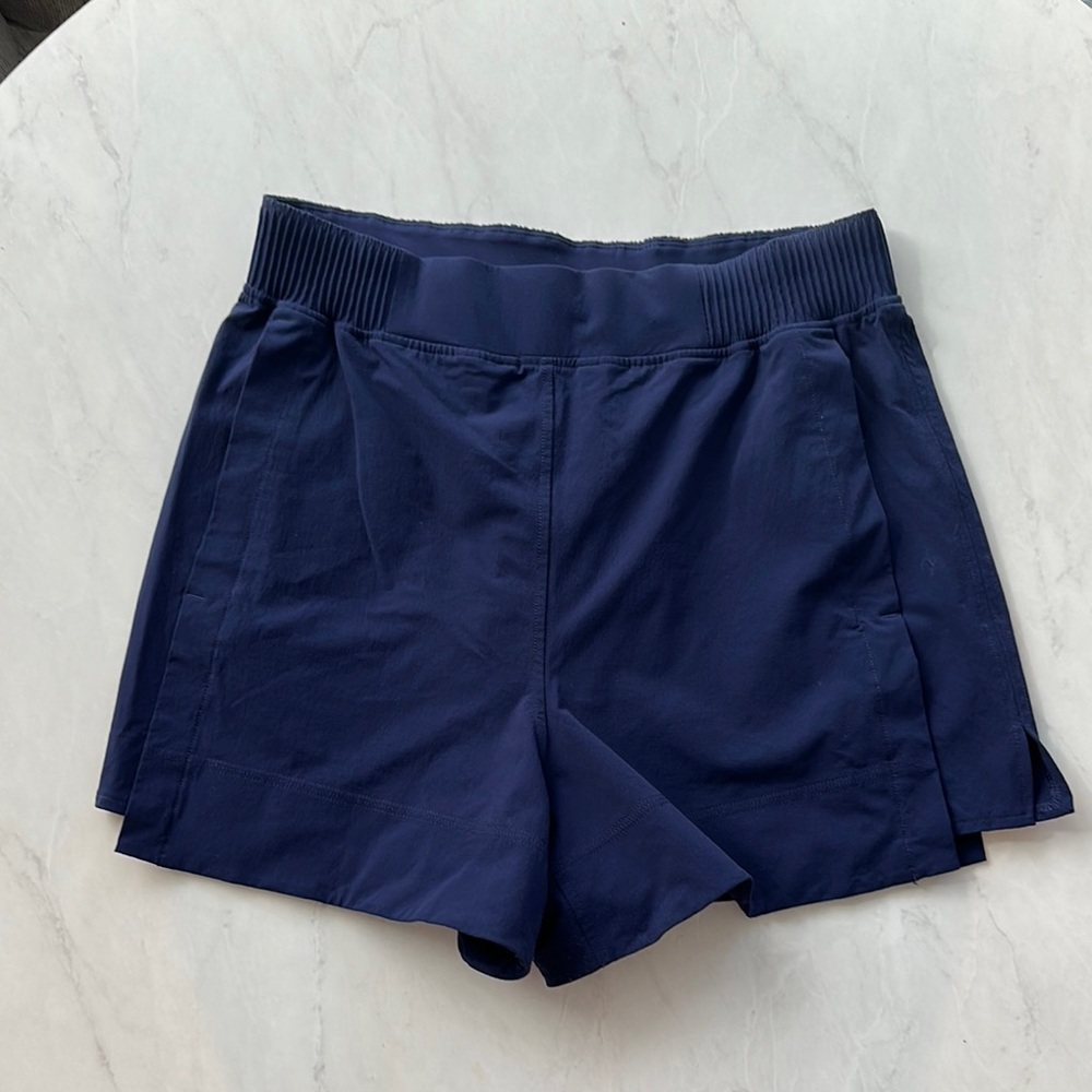 Lululemon Stretch Woven Relaxed-Fit High-Rise Short 4”